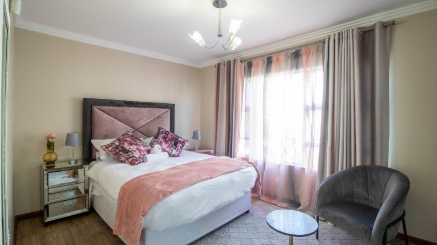 5 Bedroom Property for Sale in Gonubie Eastern Cape